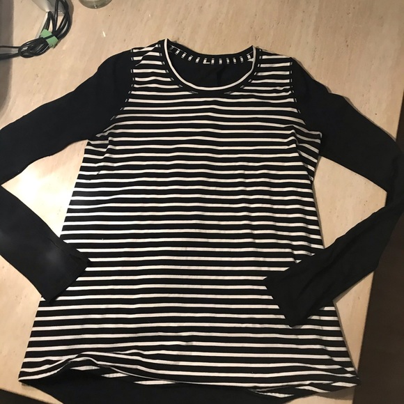 Seawheeze Lululemon Tuck & Flow - Picture 3 of 5